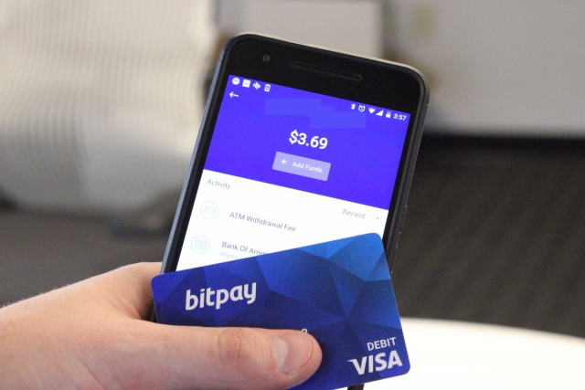 BitPay выпустил платежную карту, способную конвертировать BCH и BTC в наличные доллары