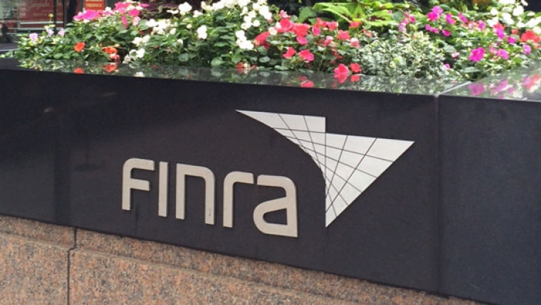 FINRA запросила у подконтрольных фирм информацию о криптовалютной деятельности