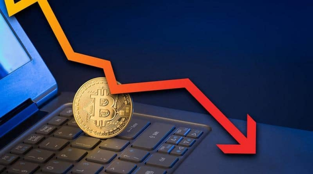 СМИ: Курс биткоина рухнул из-за взлома криптобиржи Coinrail