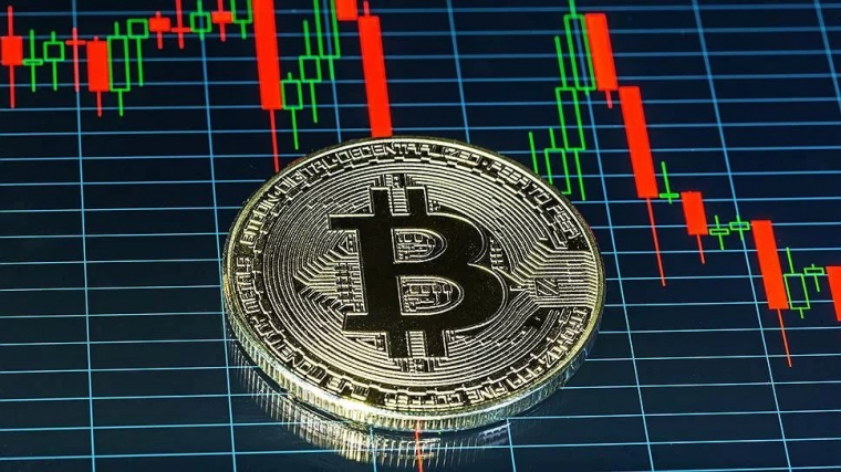 Bitcoin Faces Price Pullback as Signs of Bull Exhaustion Emerge